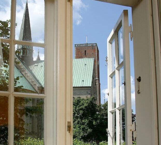 غرفة ديلوكس, Dagmar