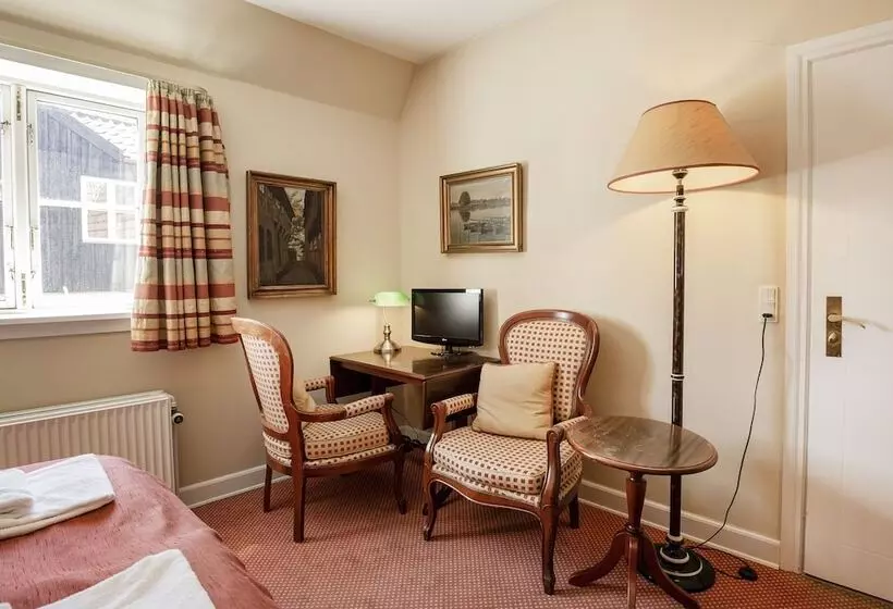Quarto deluxe, Dagmar