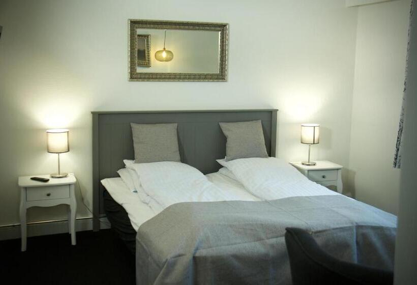 Cameră Standard, Dronninglund