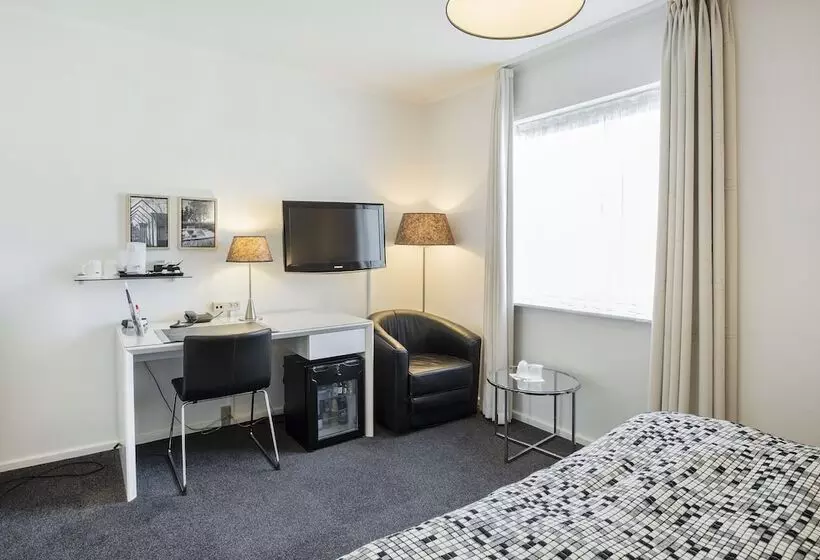 اتاق استاندارد با چشم‌انداز دریاچه, Golf Hotel Viborg