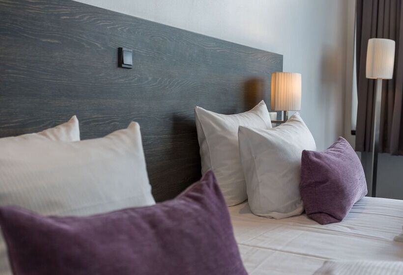 חדר סופריור עם מיטת קינג, Profilhotels Mercur