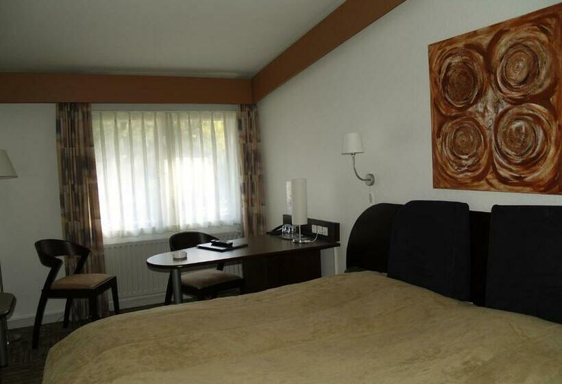 חדר בסיסי, Rold Storkro