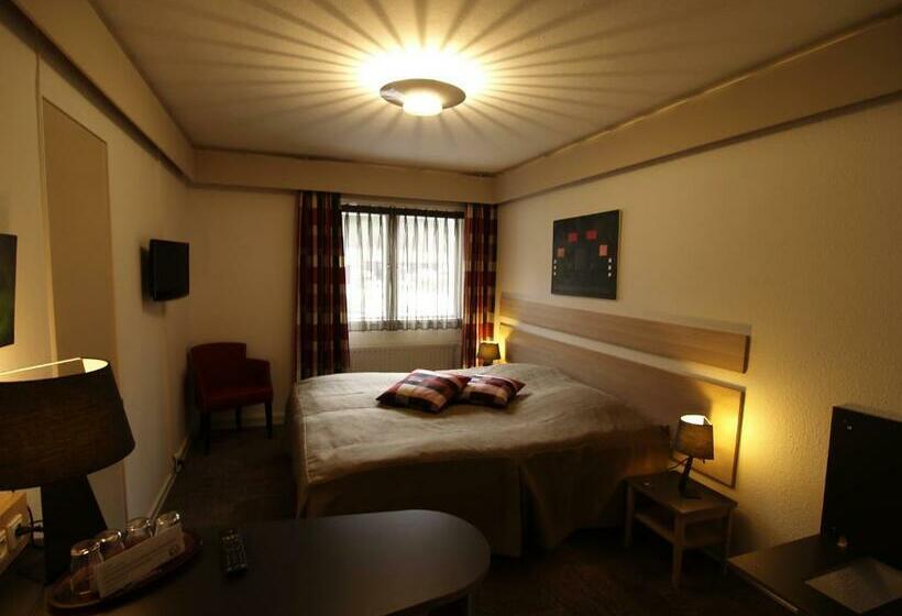 חדר בסיסי, Rold Storkro