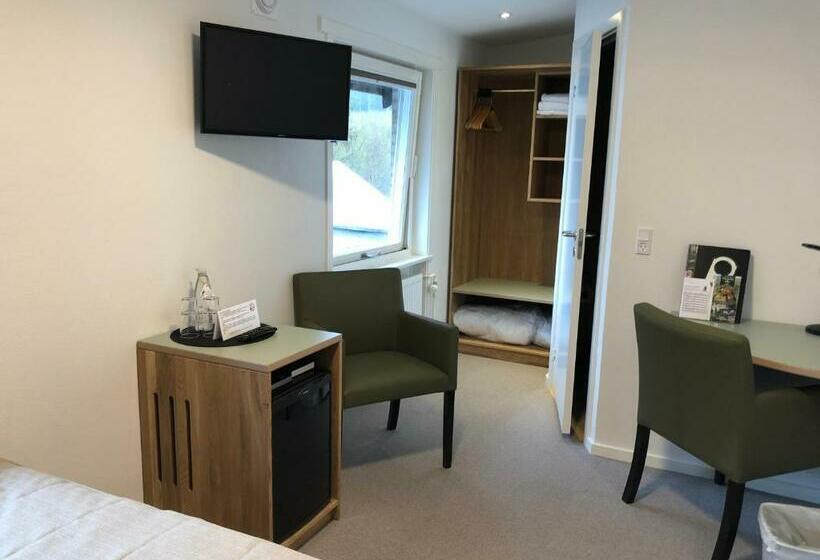 חדר בסיסי, Rold Storkro