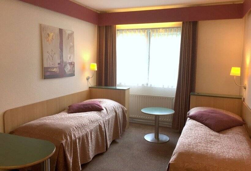 חדר בסיסי, Rold Storkro