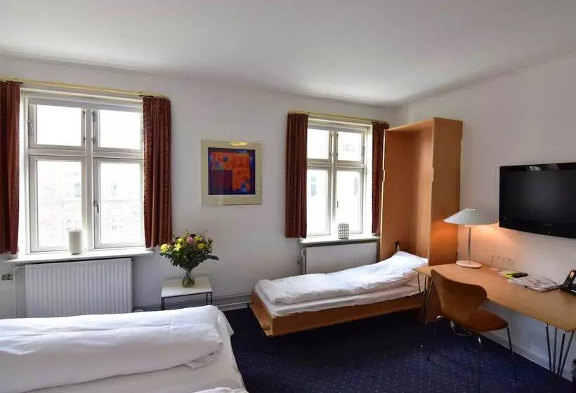 Standard Kolmen Hengen Huone, Schaumburg