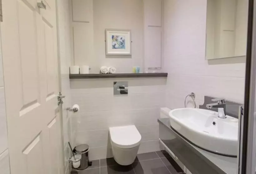 اتاق استاندارد چهار تخته, Grand Hotel Tralee