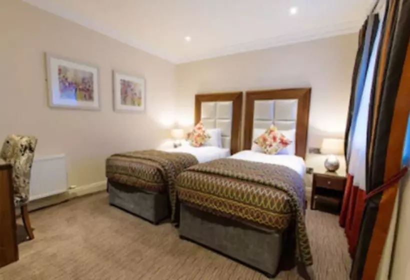 اتاق استاندارد چهار تخته, Grand Hotel Tralee