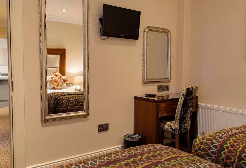 اتاق استاندارد چهار تخته, Grand Hotel Tralee
