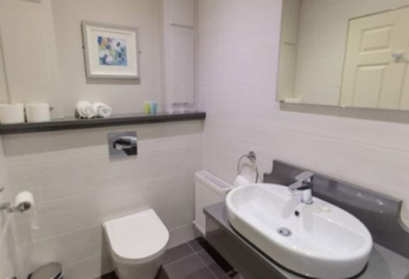 חדר סטנדרט לארבעה, Grand Hotel Tralee