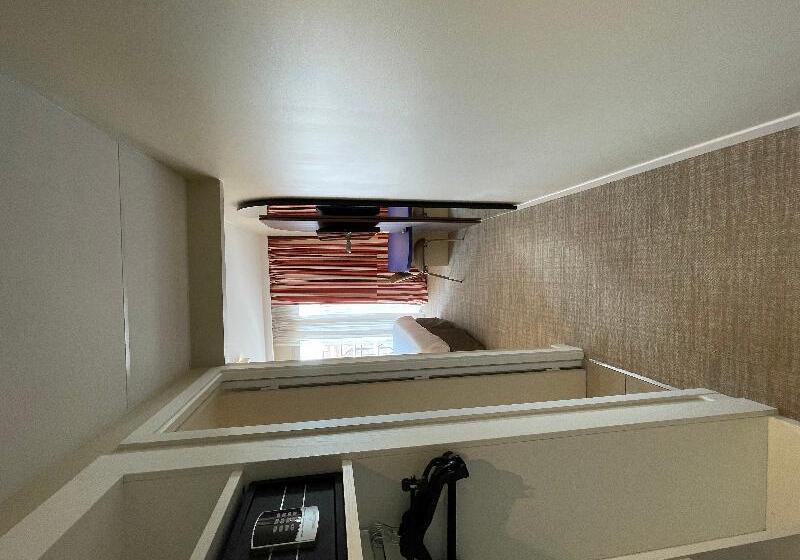 스탠다드 룸, Abrial