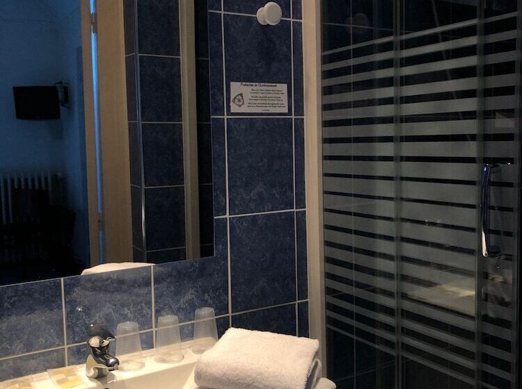 标准三人间, Anne De Bretagne Blois