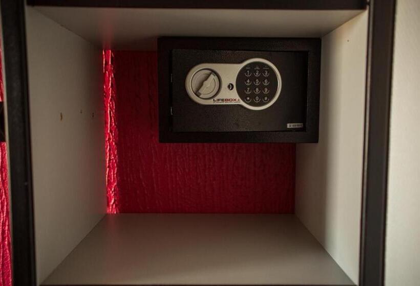 スーペリアールーム, Auberge De Jeunesse Hi Paris Le D Artagnan