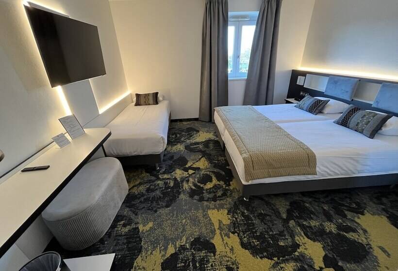 חדר סטנדרט לשלושה, Brit Hotel, Spa & Restaurant   Colmar Est