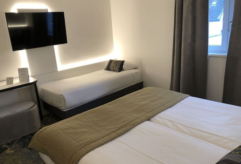 חדר סטנדרט לשלושה, Brit Hotel, Spa & Restaurant   Colmar Est