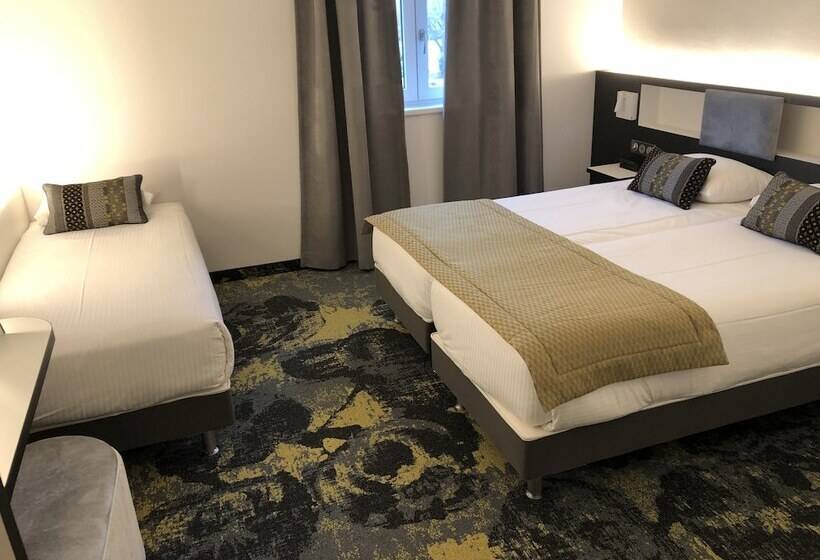 חדר סטנדרט לשלושה, Brit Hotel, Spa & Restaurant   Colmar Est