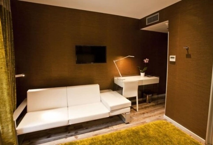 חדר סופריור לשלושה, Des Arceaux