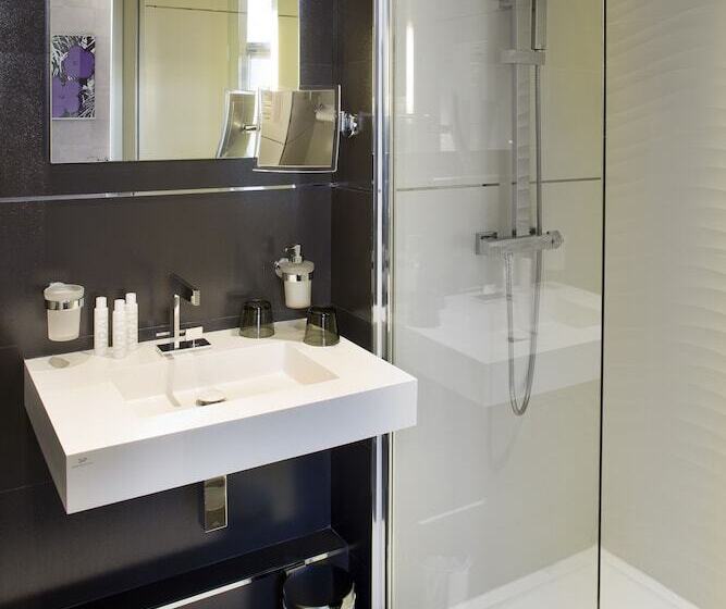 חדר סופריור לשלושה, Des Arceaux