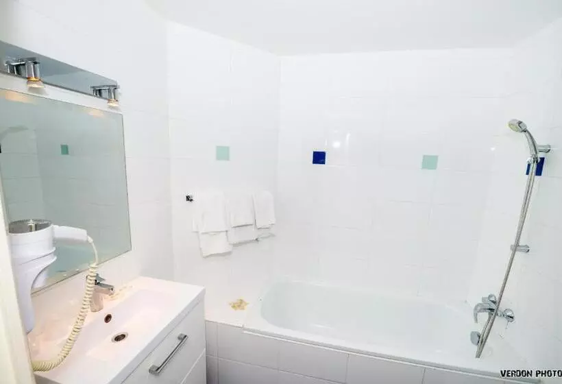 Standard Triple Room, Du Levant
