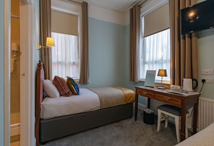 标准三人间, Egans House