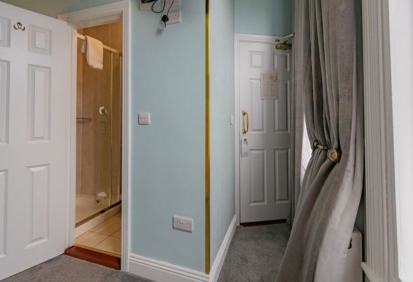 标准单人间, Egans House