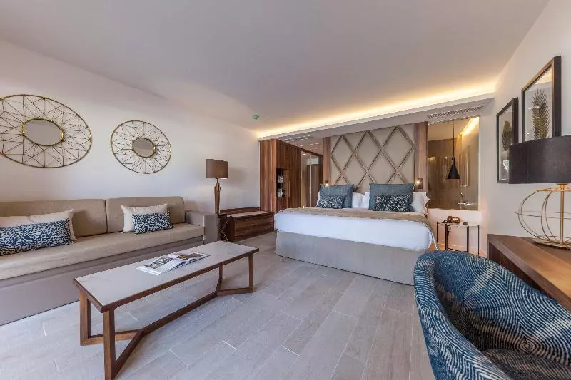 اتاق سوپریور با تخت بزرگ, Paris Marriott Opera Ambassador