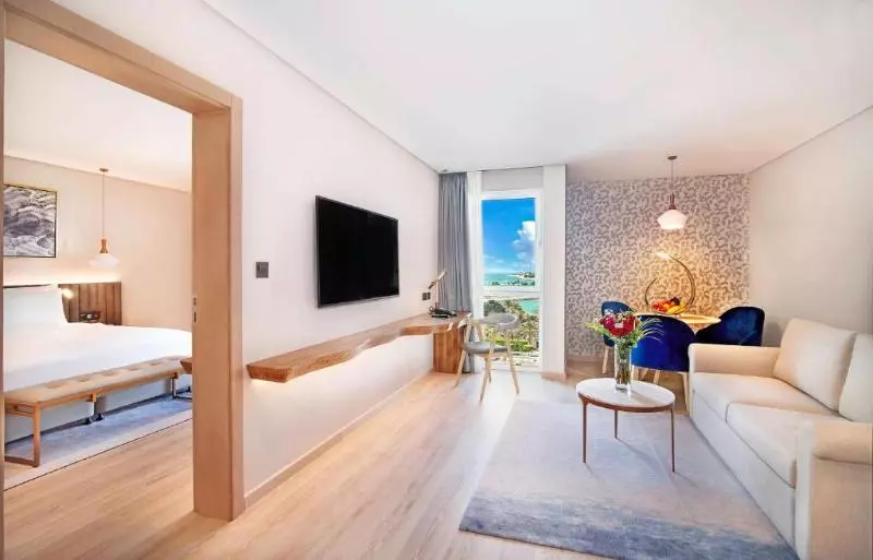 オーシャンビューのプレミアムルーム。, Radisson Blu Hotel & Resort, Abu Dhabi Corniche