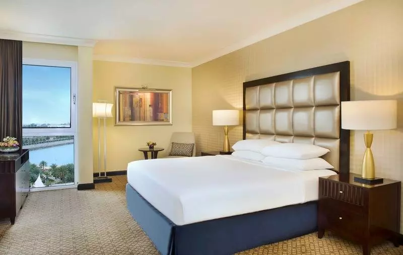 エクゼクティブスイート, Radisson Blu Hotel & Resort, Abu Dhabi Corniche