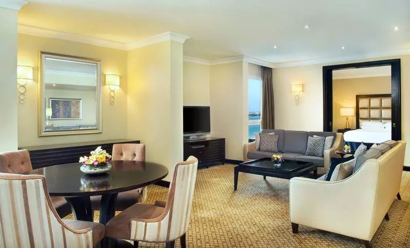エクゼクティブスイート, Radisson Blu Hotel & Resort, Abu Dhabi Corniche