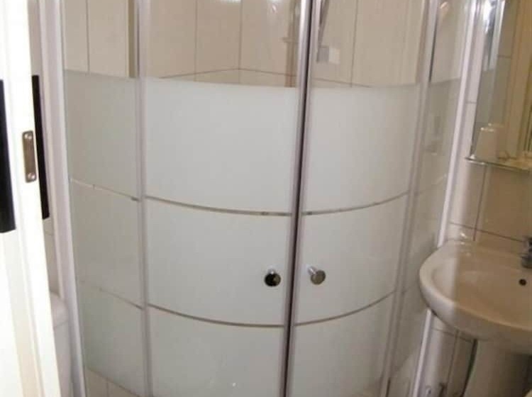 غرفة قياسية, Balzac Hôtel