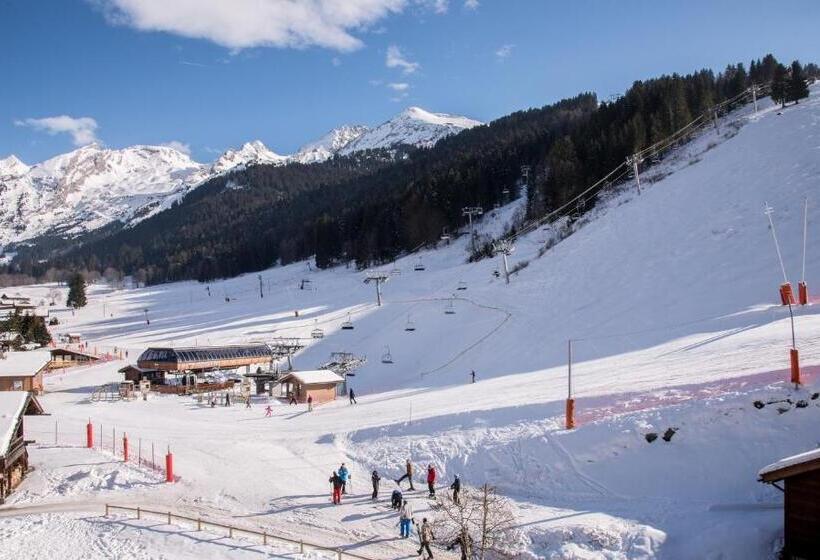 חדר סטנדרט לשלושה עם מרפסת, Beauregard