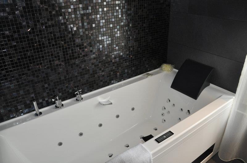 스위트 킹사이즈 침대, Best Western Premier De La Poste & Spa