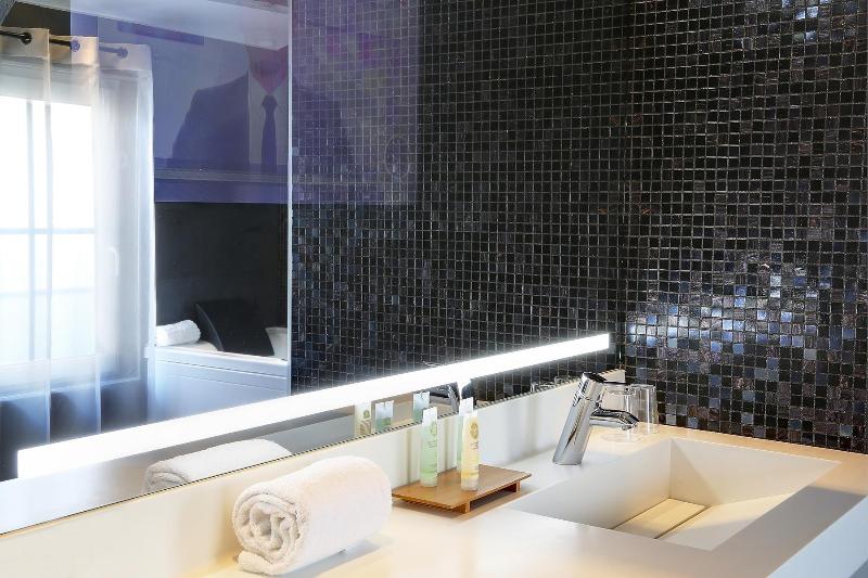 스위트 킹사이즈 침대, Best Western Premier De La Poste & Spa