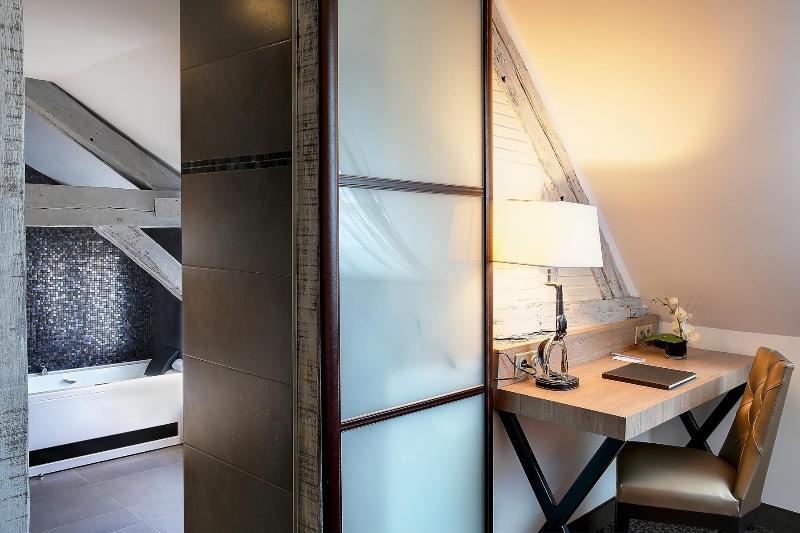 스위트 킹사이즈 침대, Best Western Premier De La Poste & Spa