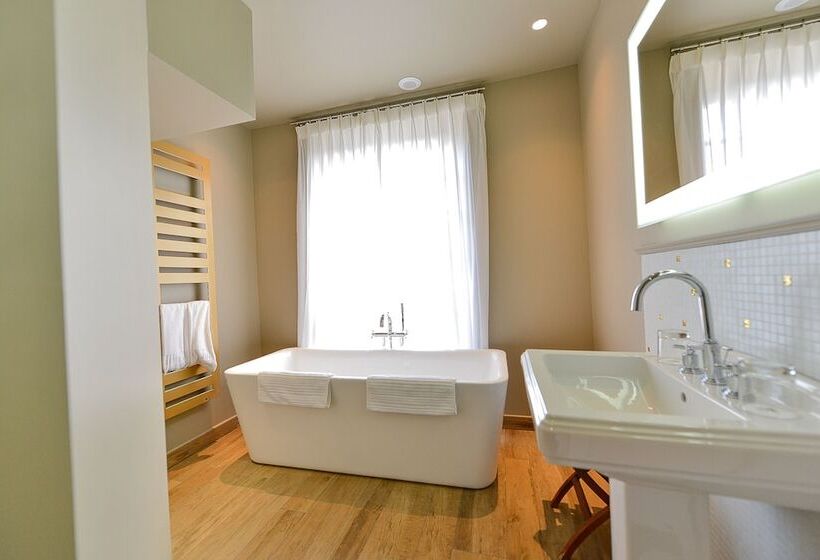 جناح جونيور, Chateau D'audrieu