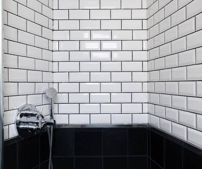 اتاق استاندارد سه نفره, Hôtel Le Colisée