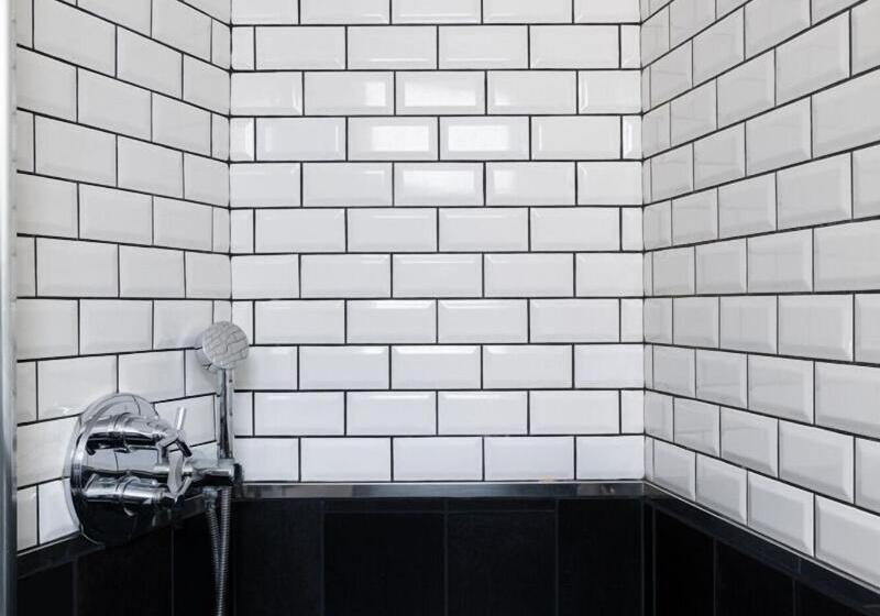 اتاق استاندارد سه نفره, Hôtel Le Colisée