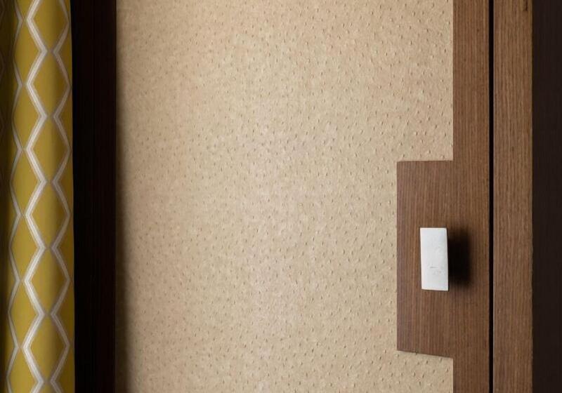 اتاق استاندارد سه نفره, Hôtel Le Colisée