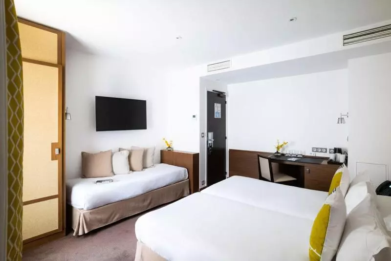 اتاق استاندارد سه نفره, Hôtel Le Colisée
