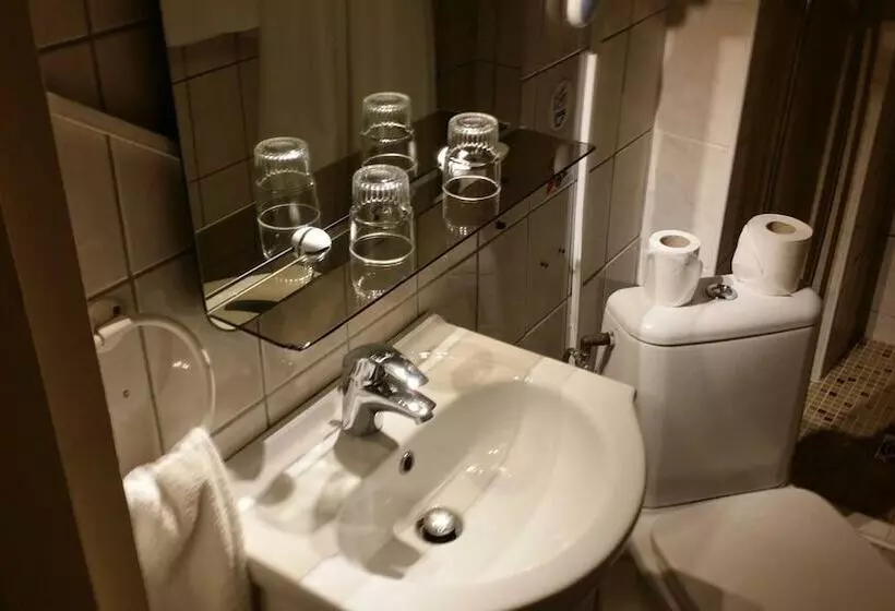 Standard Triple Room, De La Buffa