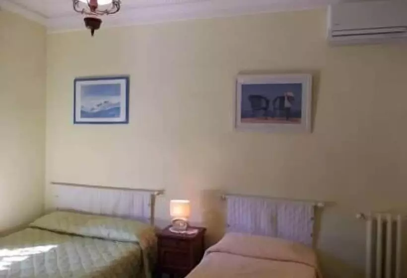 Standard Triple Room, De La Buffa