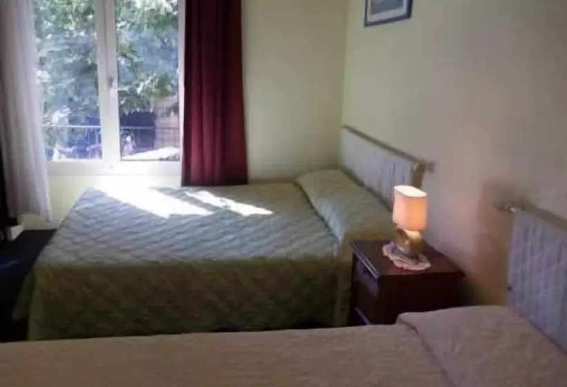 Standard Triple Room, De La Buffa