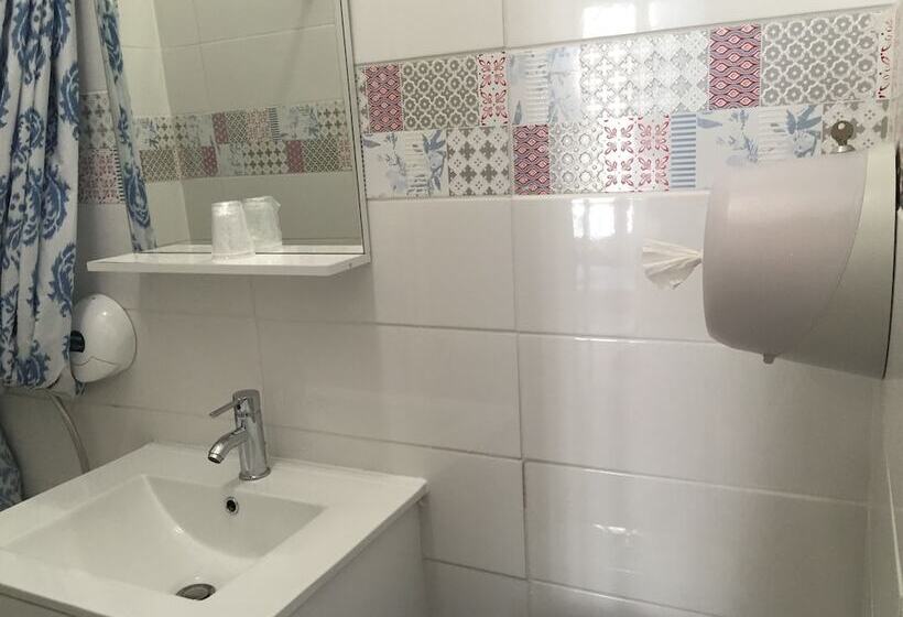 スタンダードトリプルルーム, Des Dames