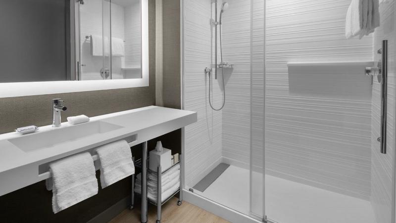 スタンダードルーム, Des Dames