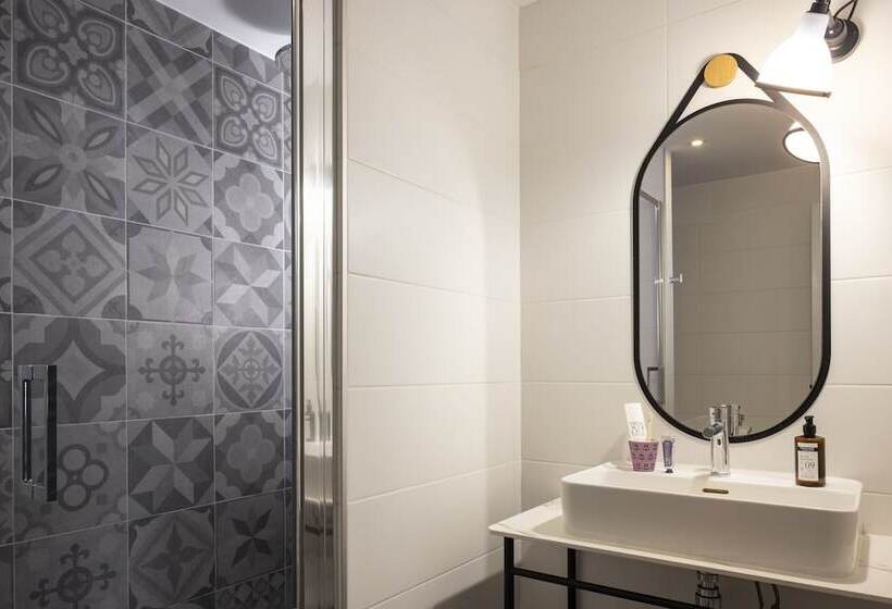 Pokój Standard Trzyosobowy, Hôtel Edmond W Lyon Part Dieu