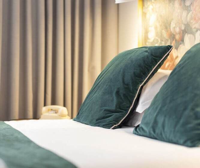 Номер Стандарт Трехместный, Hôtel Edmond W Lyon Part Dieu
