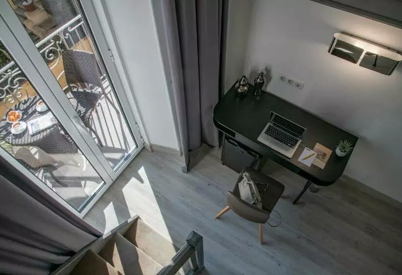 スタンダードトリプルルーム, Golden Tulip Cannes Hotel De Paris