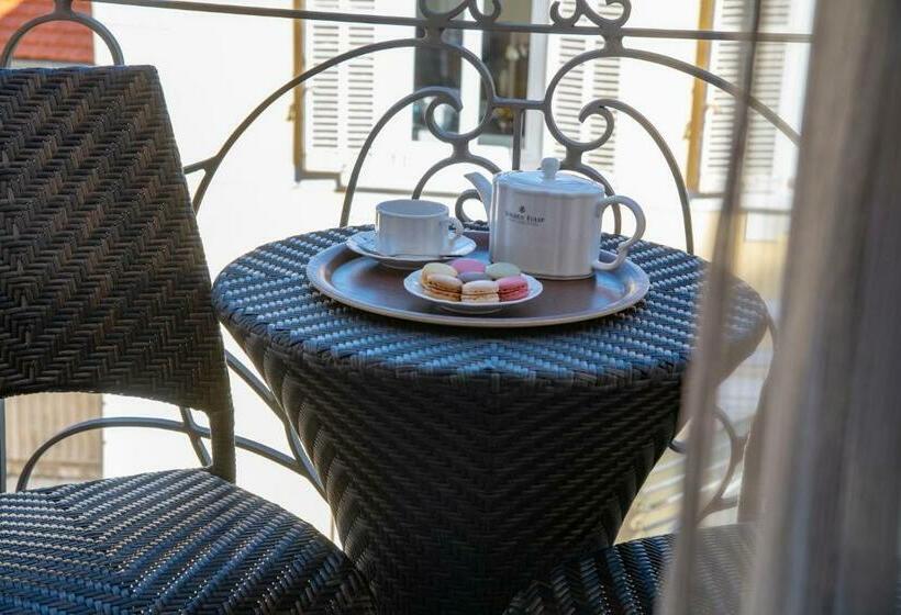 Номер Стандарт Трехместный, Golden Tulip Cannes Hotel De Paris