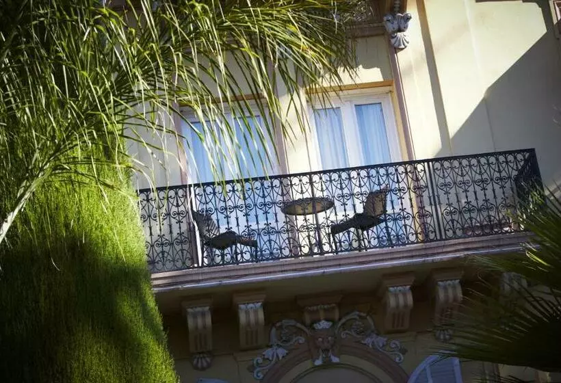 バルコニー付きスタンダードルーム, Golden Tulip Cannes Hotel De Paris