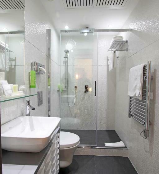 Номер Стандарт с Балконом, Golden Tulip Cannes Hotel De Paris